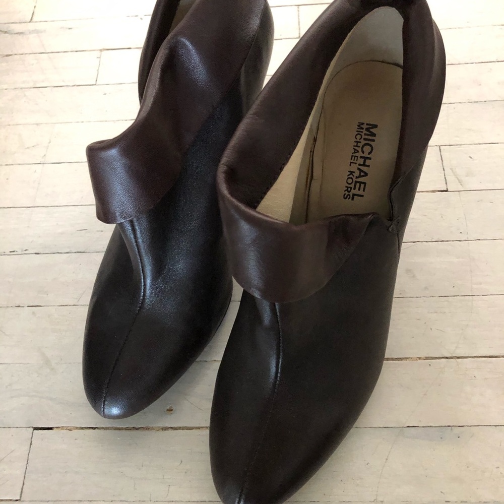New Micheal Korrs Brown Leather Boot heel